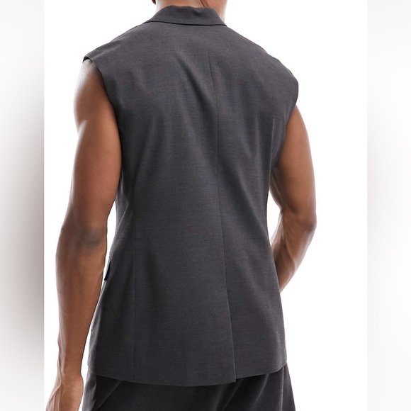 Men's Sleeveless Gray Blazer - Picture 3 of 3